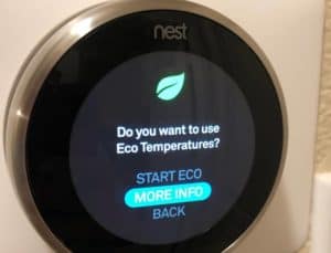 Nest Thermostat hiển thị màn hình nhiệt độ sinh thái